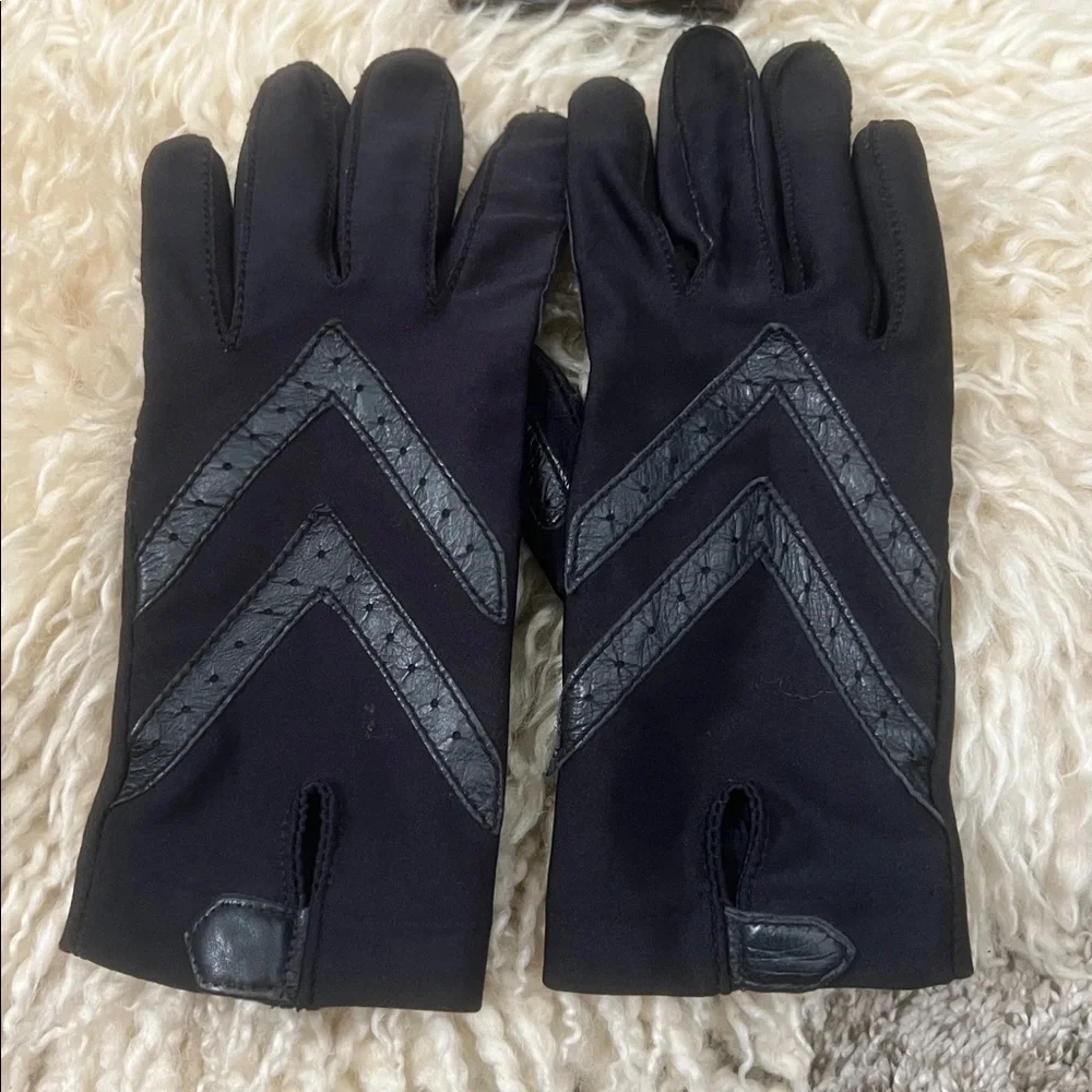 Isotoner Women's Spandex Shortie Glove with Chevron Detail